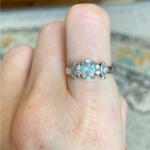 14k white gold Aquamarine and diamond ring